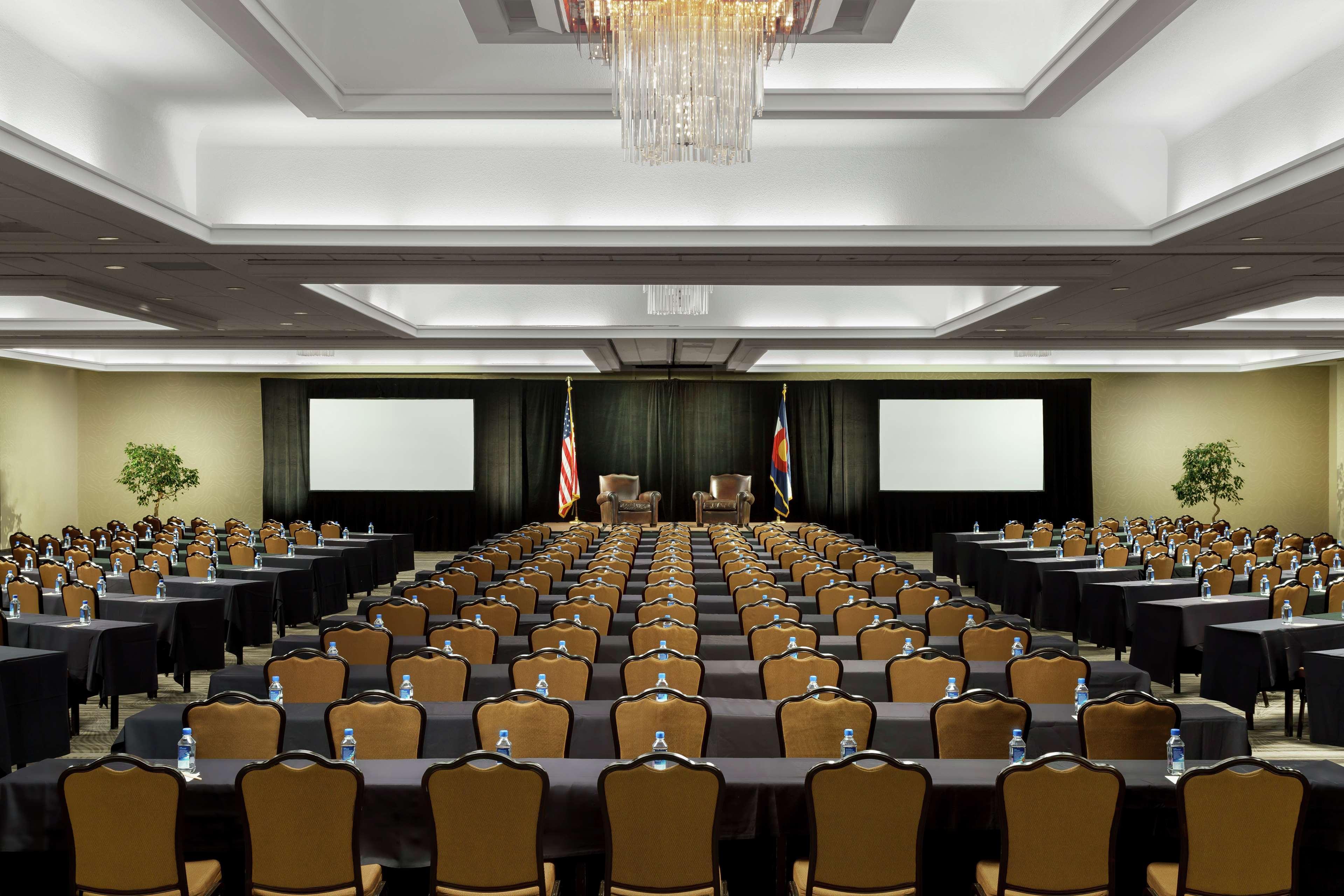 Hotel Doubletree By Hilton Colorado Springs Extérieur photo