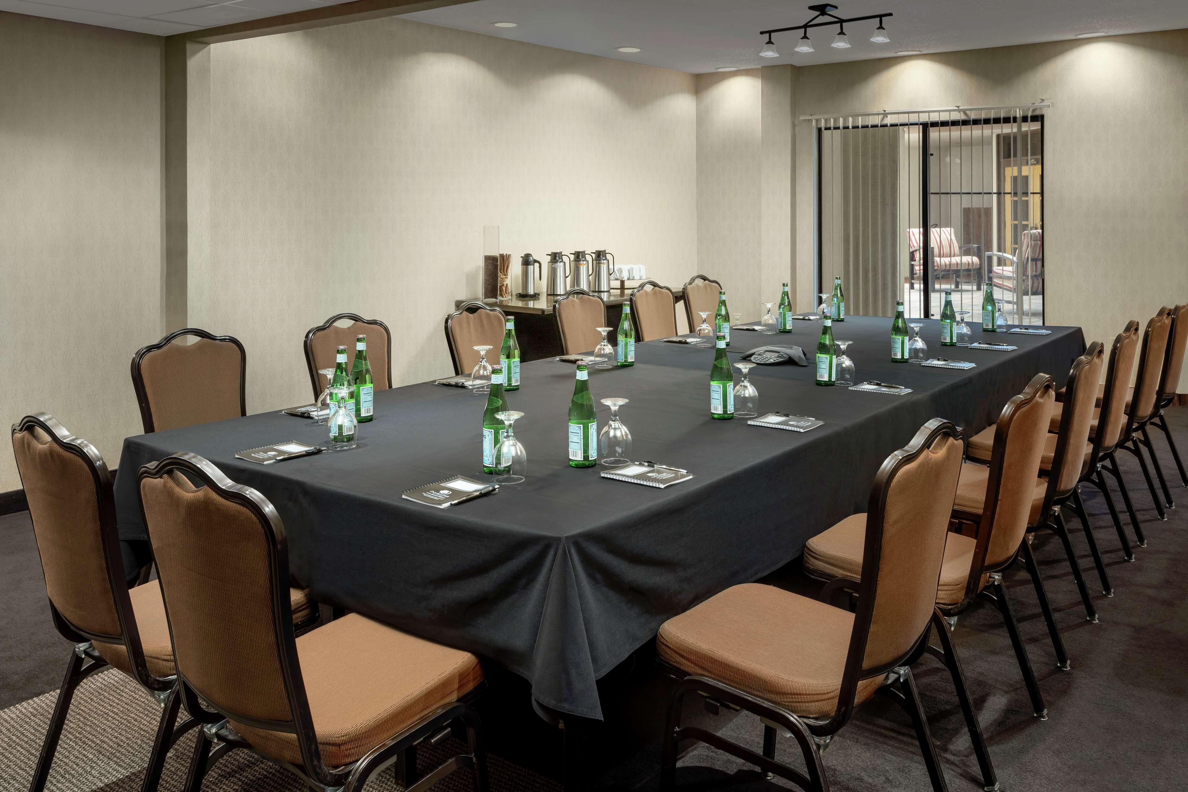 Hotel Doubletree By Hilton Colorado Springs Extérieur photo