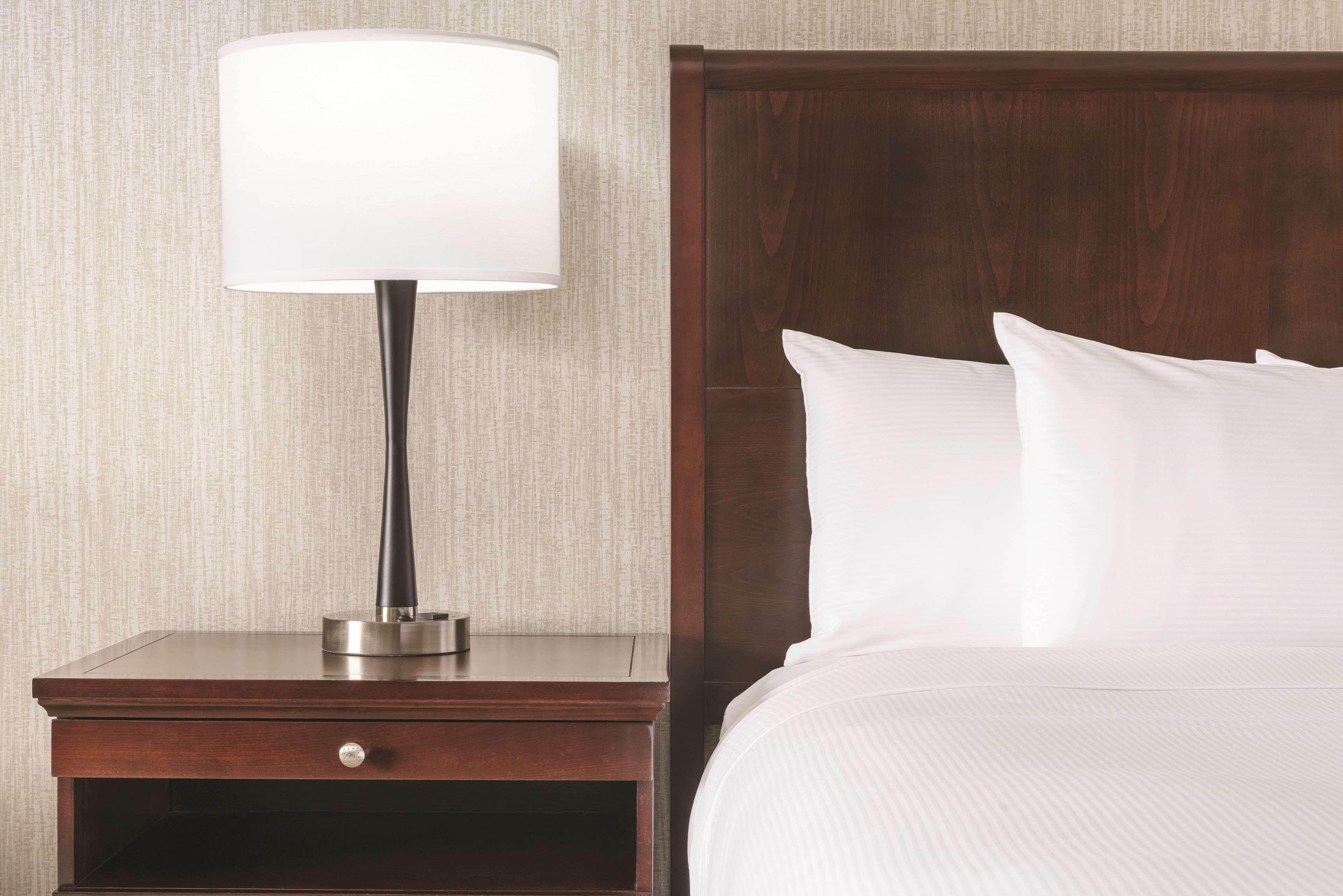 Hotel Doubletree By Hilton Colorado Springs Extérieur photo