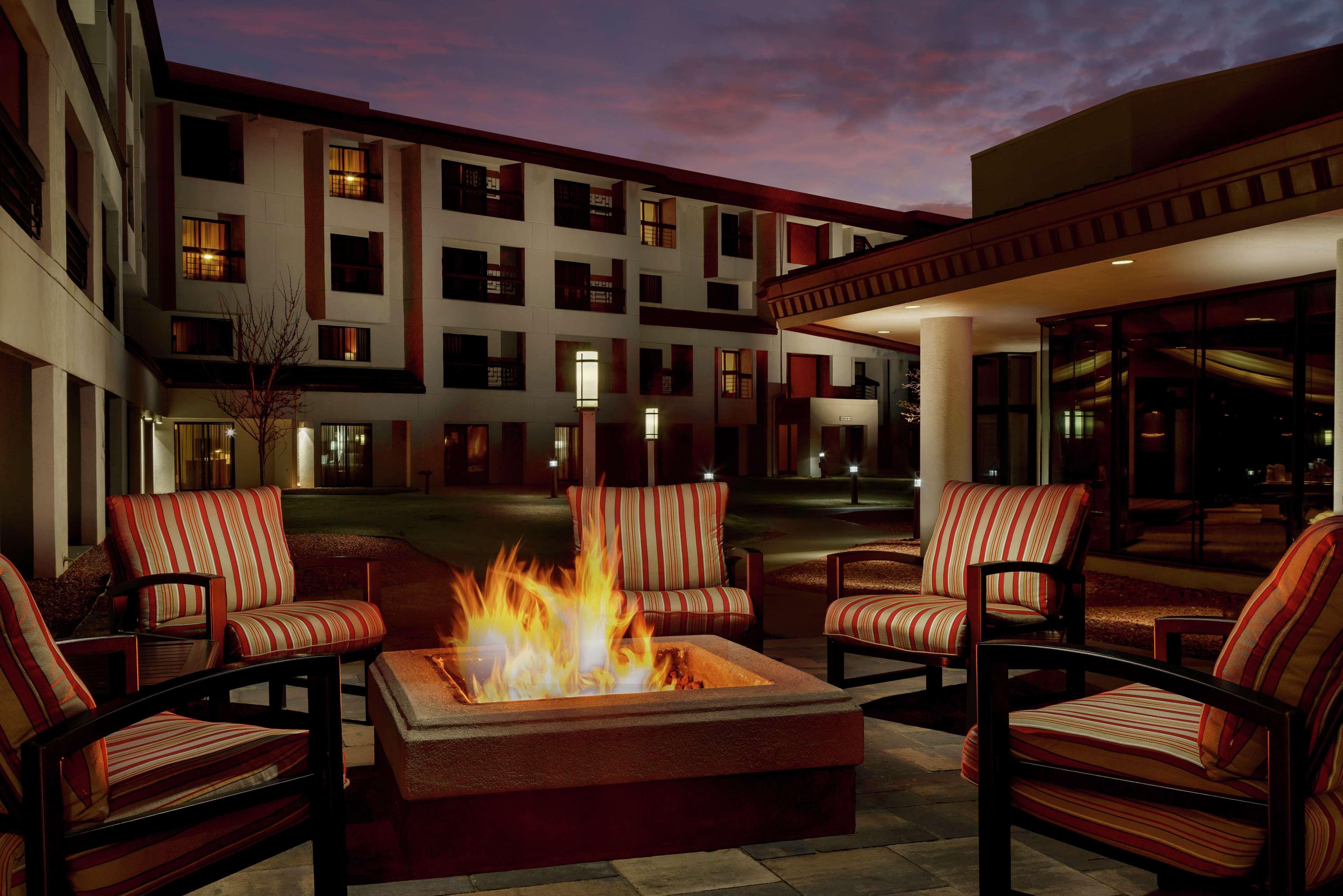 Hotel Doubletree By Hilton Colorado Springs Extérieur photo