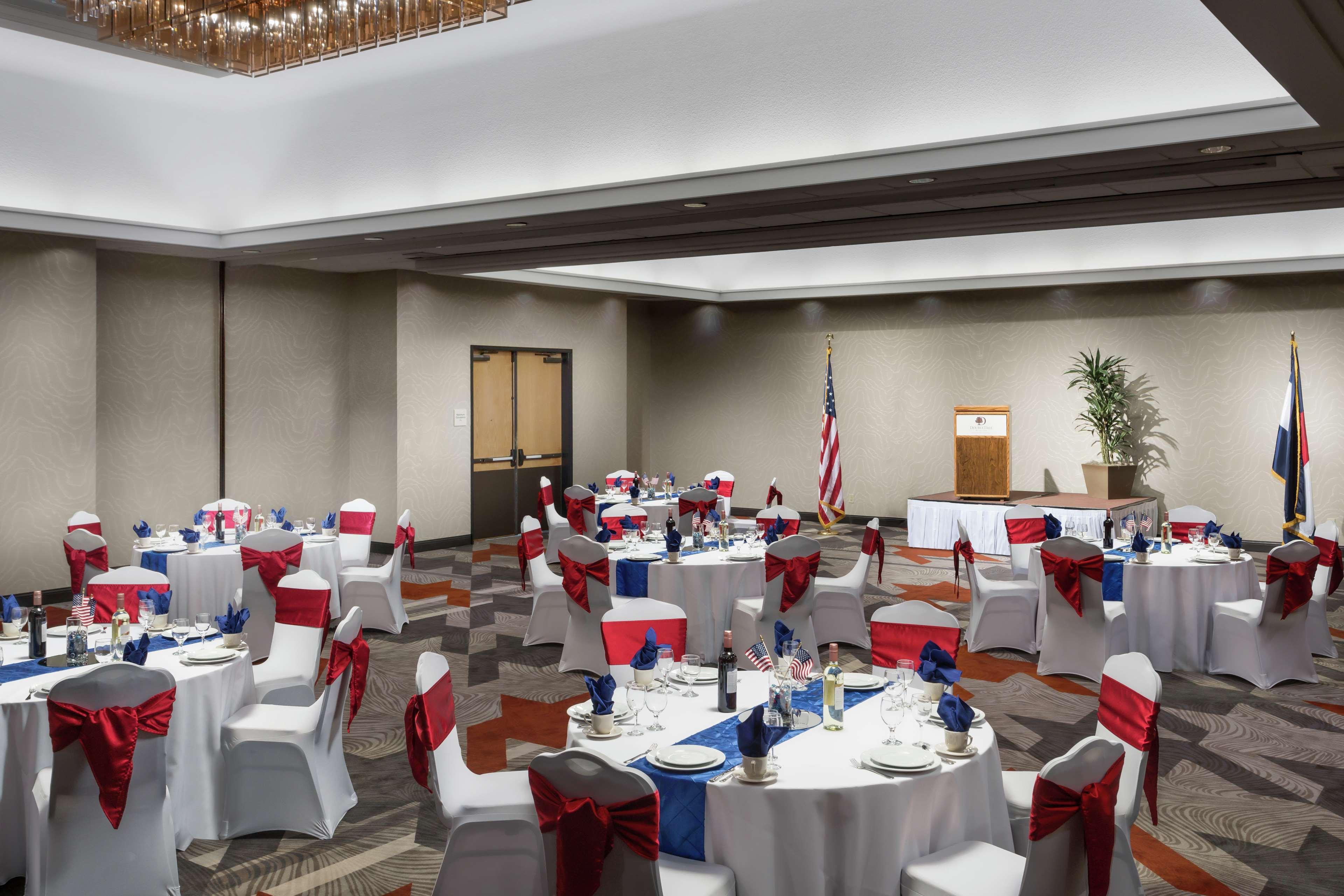 Hotel Doubletree By Hilton Colorado Springs Extérieur photo