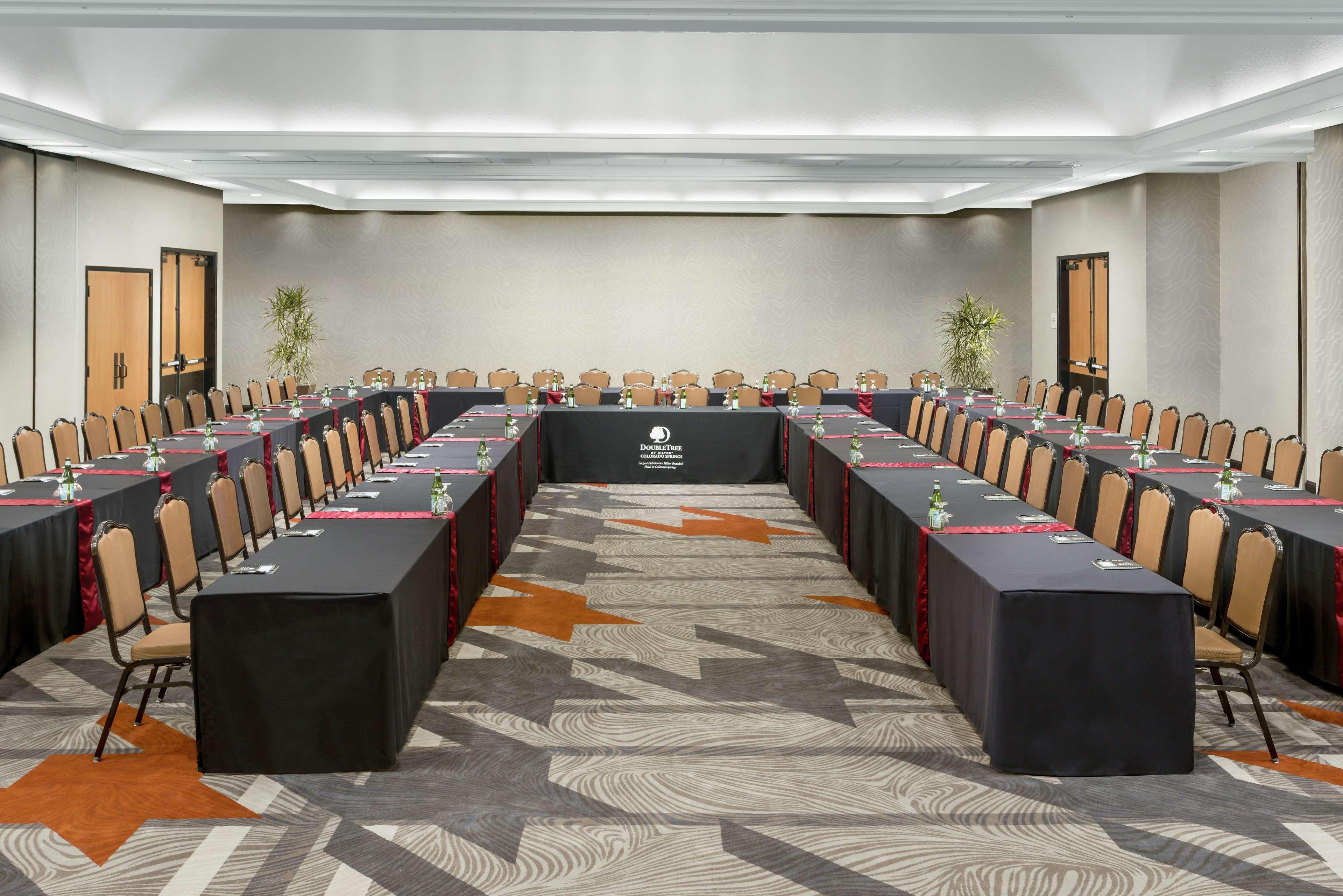 Hotel Doubletree By Hilton Colorado Springs Extérieur photo