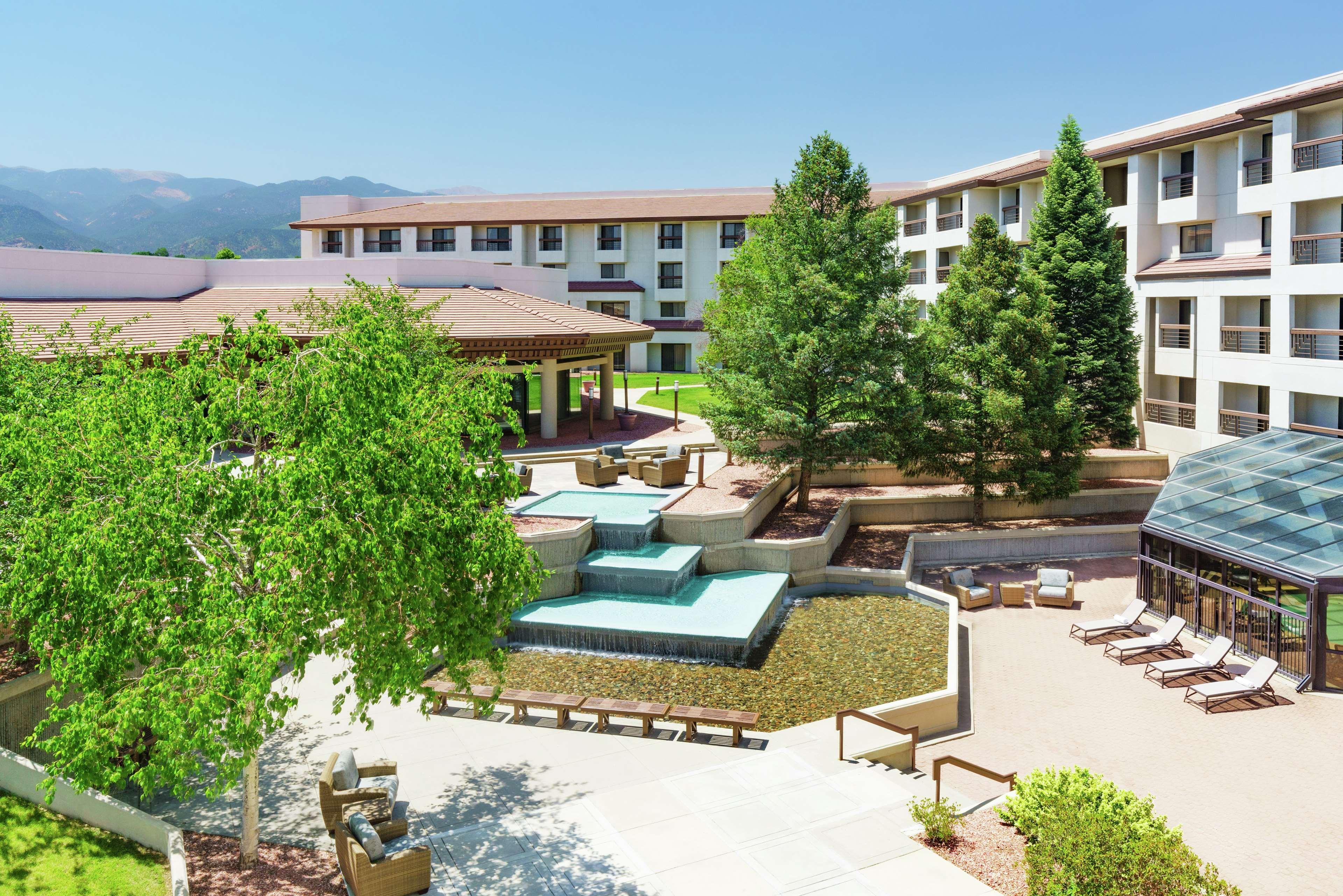Hotel Doubletree By Hilton Colorado Springs Extérieur photo