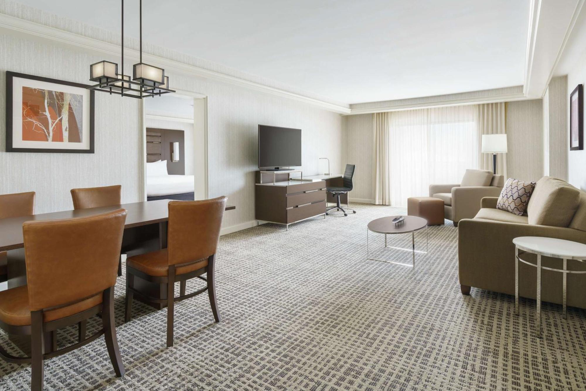 Hotel Doubletree By Hilton Colorado Springs Extérieur photo