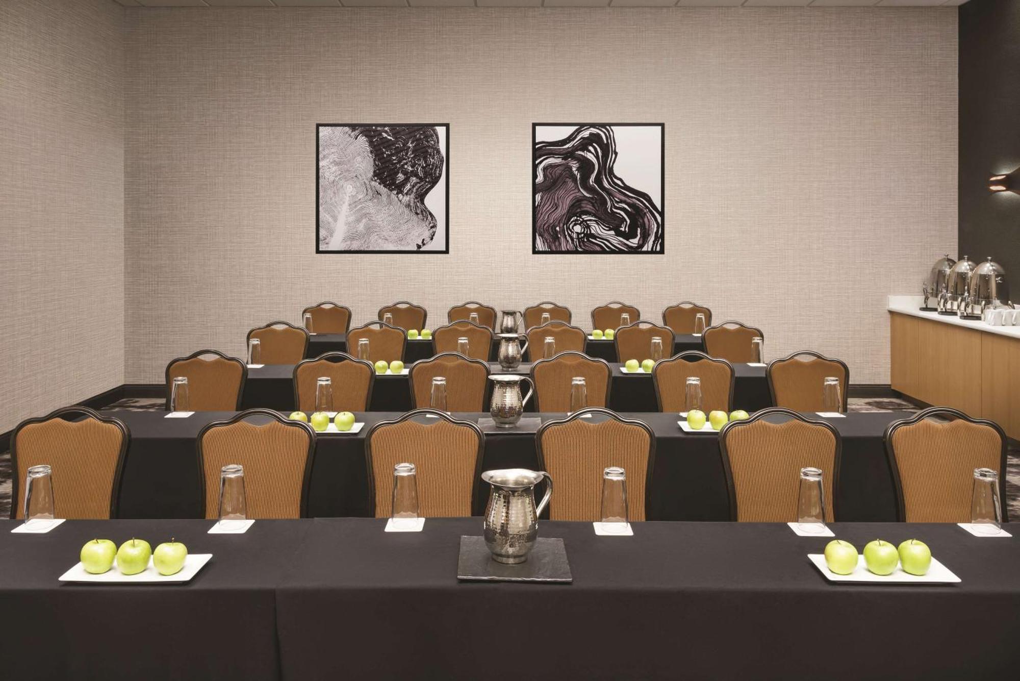 Hotel Doubletree By Hilton Colorado Springs Extérieur photo