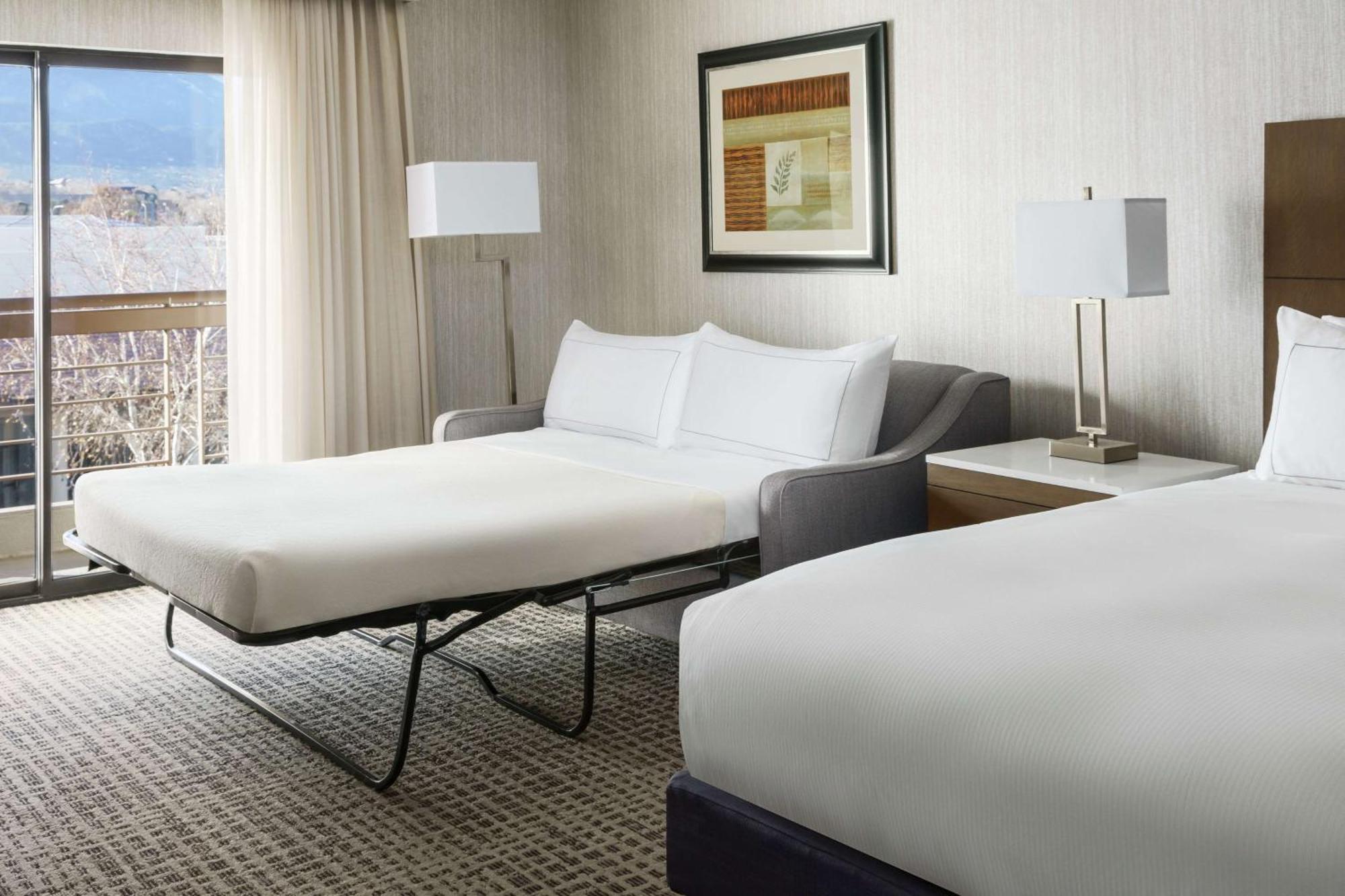 Hotel Doubletree By Hilton Colorado Springs Extérieur photo