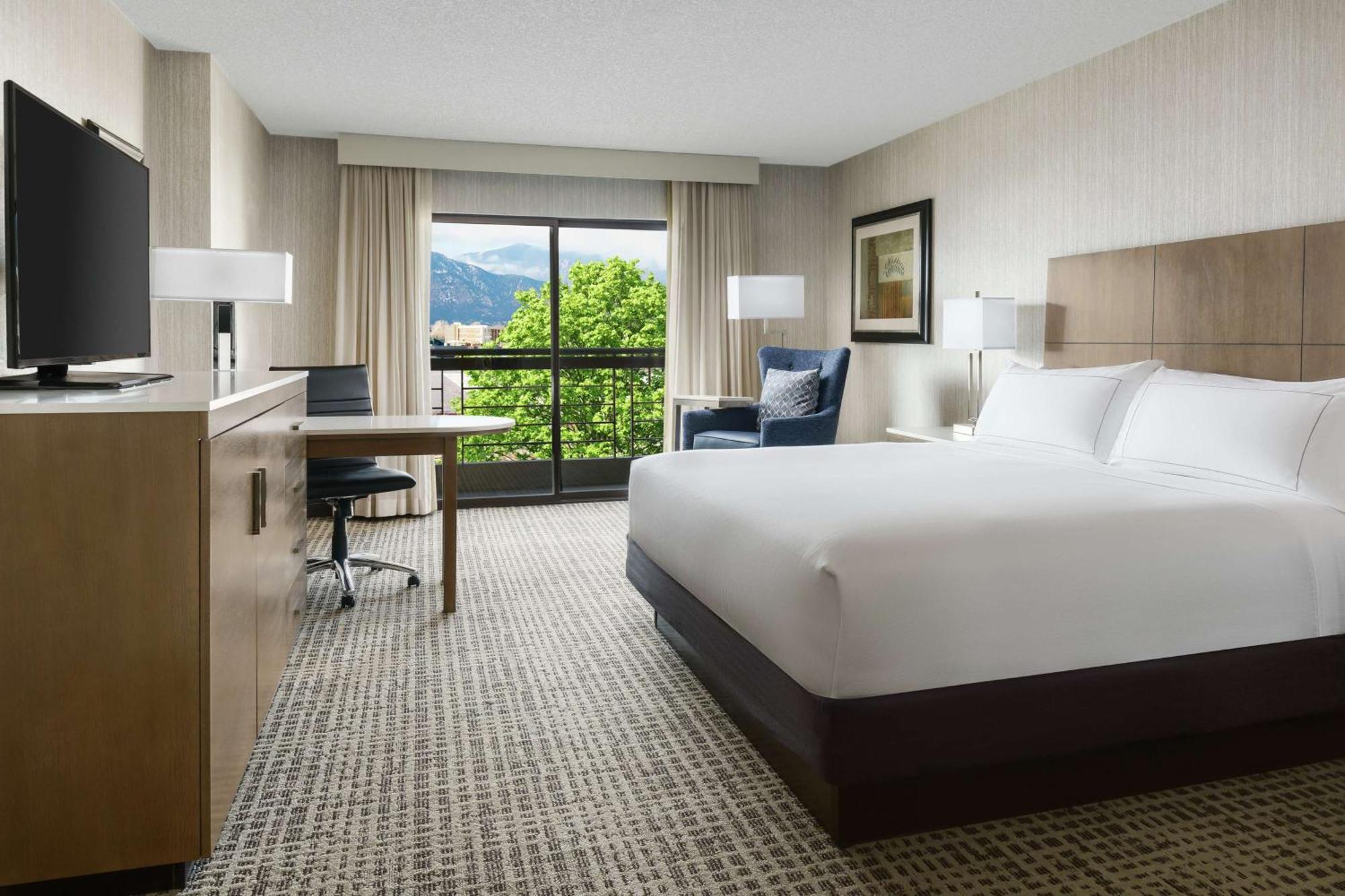 Hotel Doubletree By Hilton Colorado Springs Extérieur photo