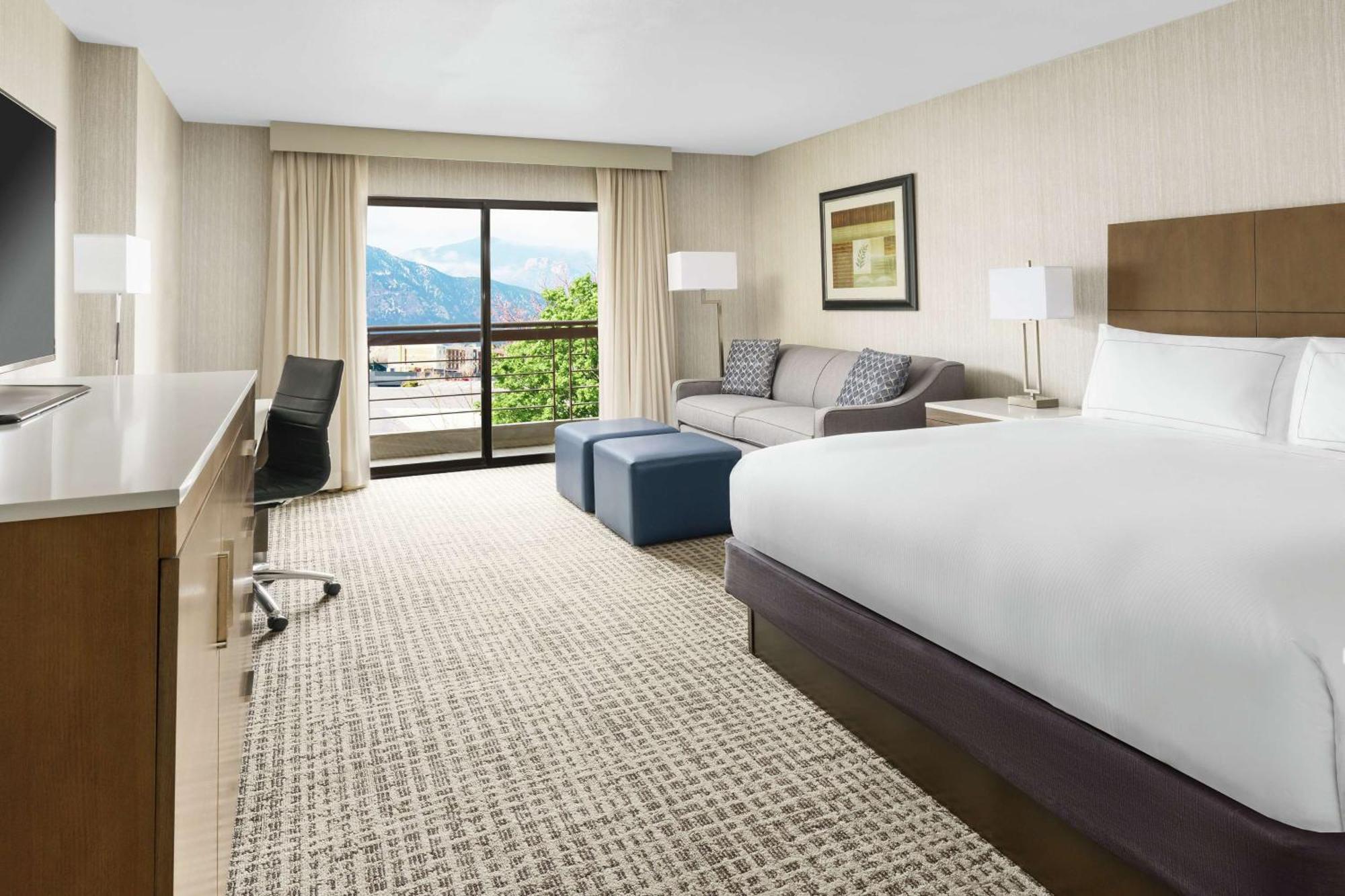 Hotel Doubletree By Hilton Colorado Springs Extérieur photo