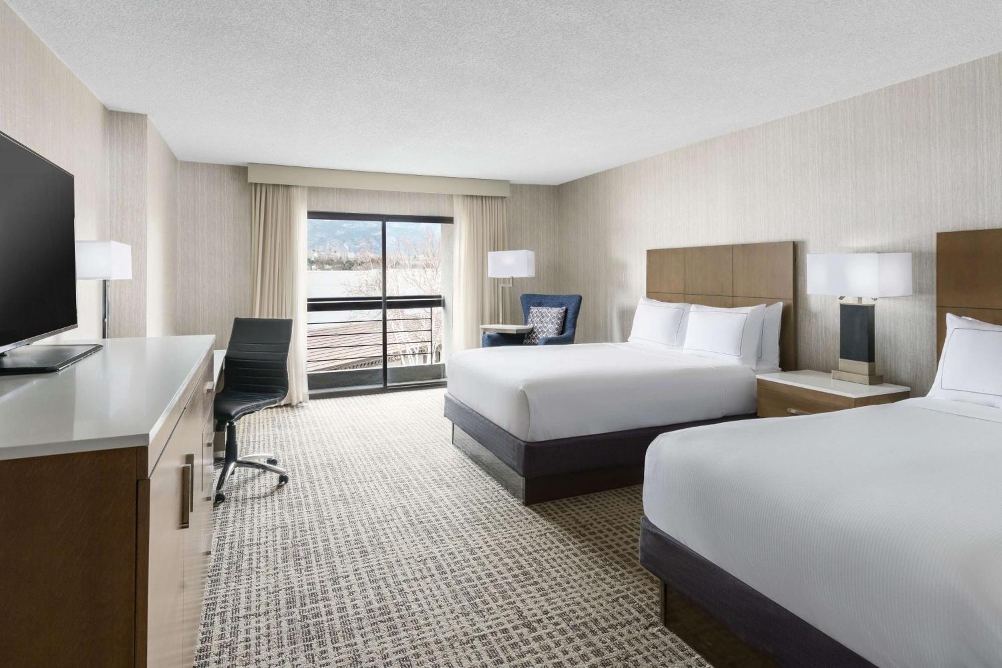 Hotel Doubletree By Hilton Colorado Springs Extérieur photo